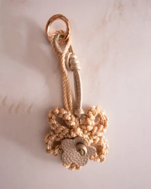 Charm Flor Tejida
