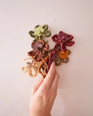 Charm Flor Tejida
